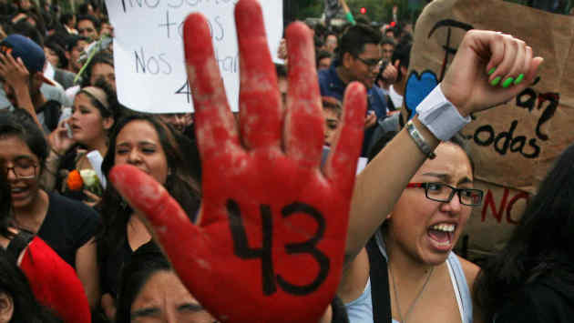 Ayotzinapa: maestros, Iglesia progresista y Javier Sicilia se suman a boicot electoral de los padres