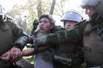 Brutal represión en Chile; Carabineros entran a la Universidad como en la Dictadura